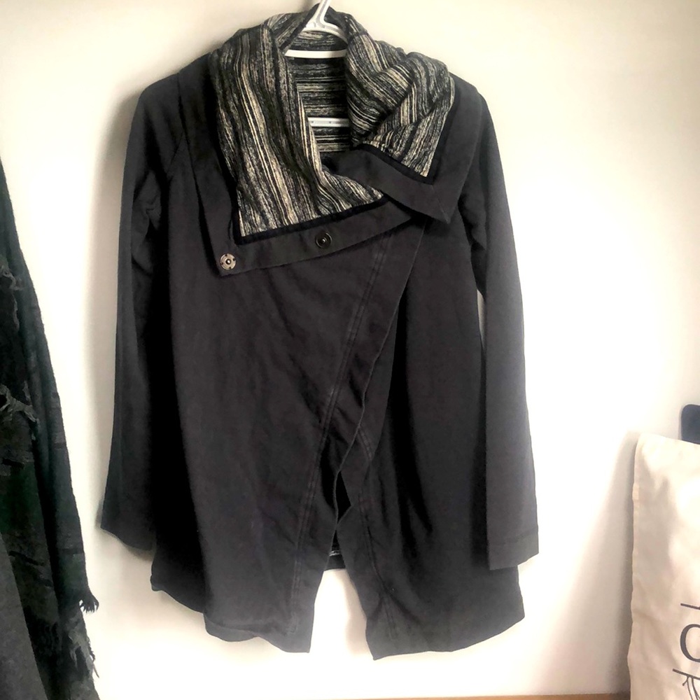 Lululemon Savasana Wrap (size 2)